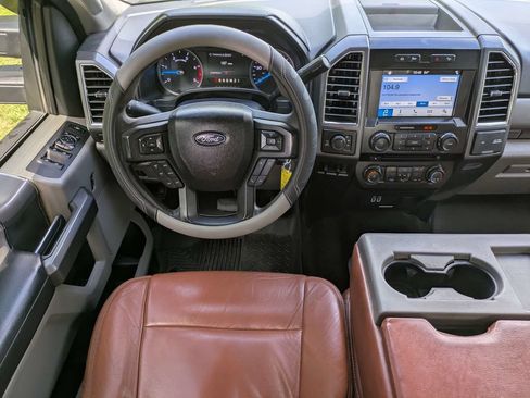 Used 2017 Ford F250 XLT w/ XLT Premium Package AWD/4WD image 15