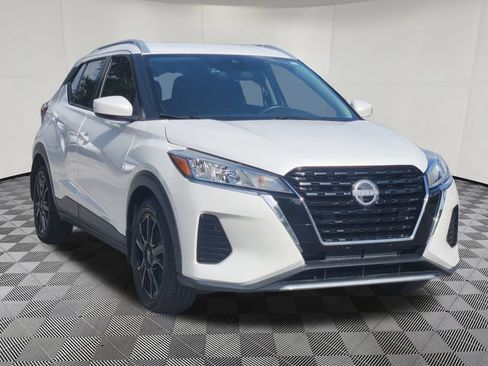 Used 2023 Nissan Kicks SV FWD image 3