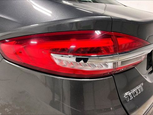 Used 2018 Ford Fusion SE w/ Fusion SE Technology Package image 38