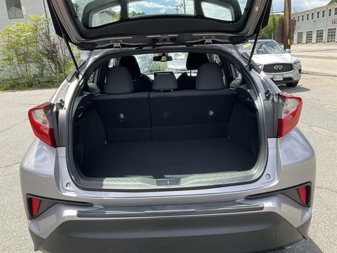 Used 2019 Toyota C-HR LE FWD image 9