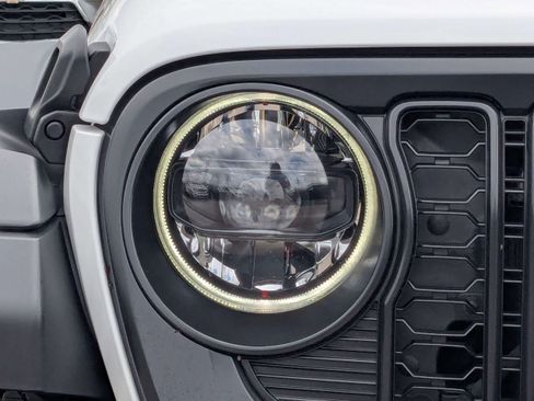 Used 2024 Jeep Wrangler Rubicon w/ Capability Package image 9