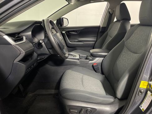 Used 2020 Toyota RAV4 XLE image 12