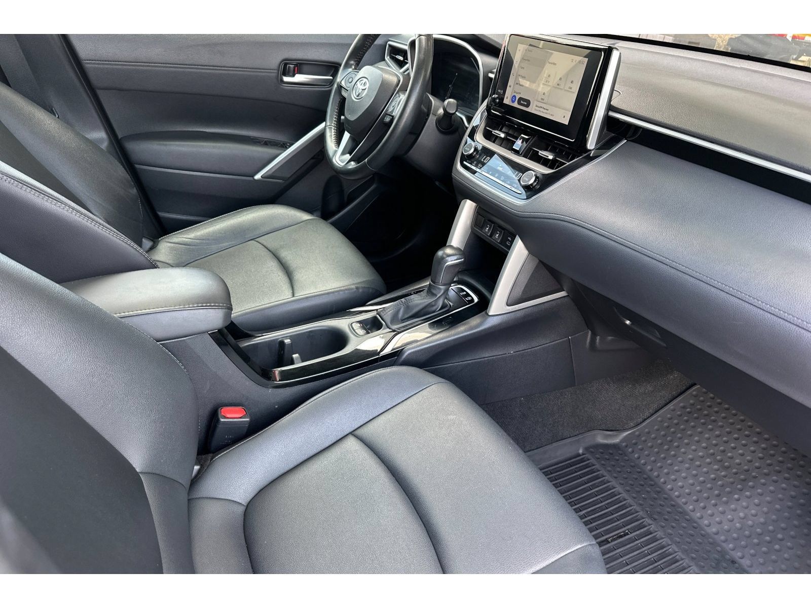 Used 2023 Toyota Corolla Cross XLE w/ Convenience Package AWD/4WD image 18