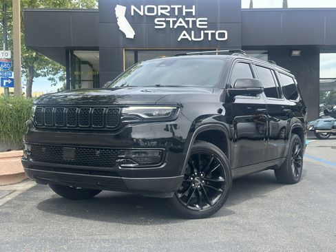 Used 2022 Jeep Wagoneer Series III w/ Premium Group I image 2