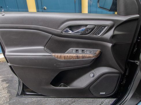 Used 2022 GMC Acadia Denali w/ GMC Pro Grade Package image 11