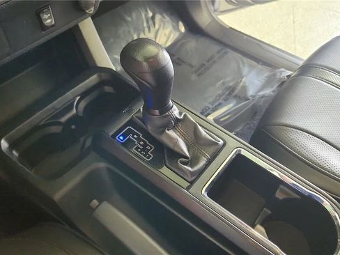 Used 2018 Toyota Tacoma SR w/ SR Convenience Package image 27