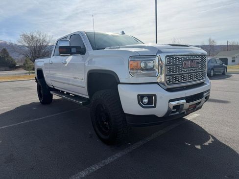 Used 2019 GMC Sierra 2500 Denali w/ Duramax Plus Package image 6