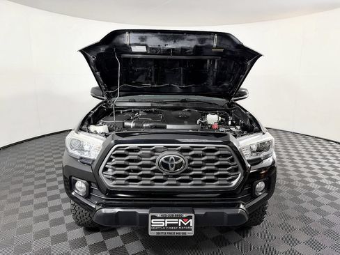 Used 2020 Toyota Tacoma TRD Off-Road w/ Technology Package AWD/4WD image 19
