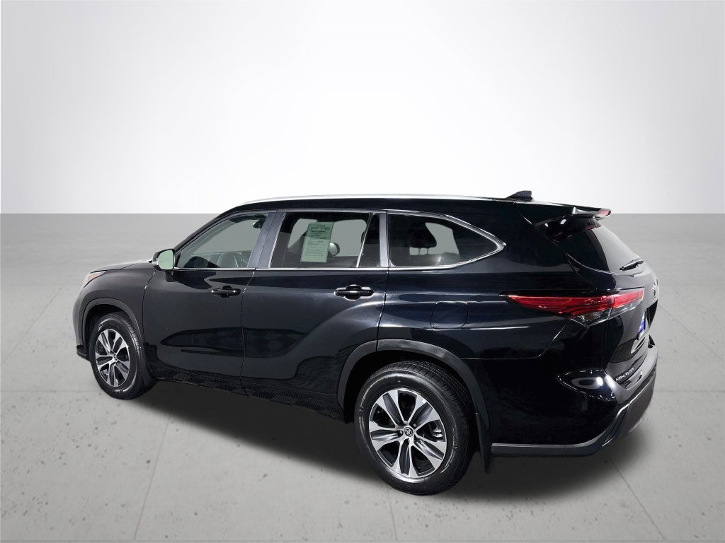Used 2023 Toyota Highlander XLE AWD/4WD image 8
