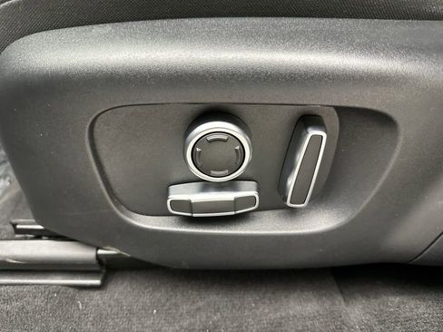 Used 2022 Land Rover Range Rover Evoque S image 12