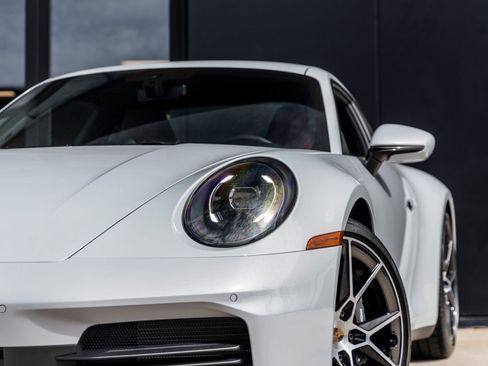 Used 2025 Porsche 911 Carrera w/ Premium Package image 18