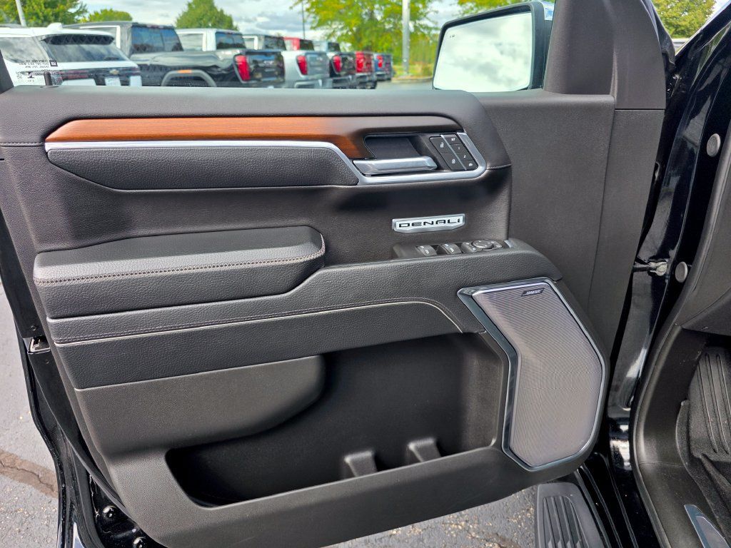 Certified 2025 GMC Sierra 1500 Denali w/ Technology Package AWD/4WD image 11
