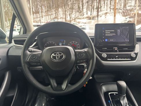 Used 2025 Toyota Corolla LE image 33