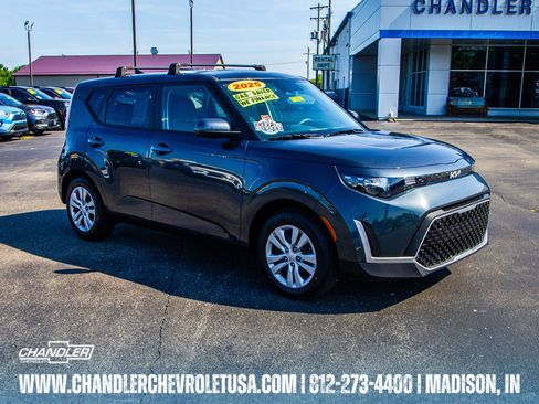 Used 2025 Kia Soul LX FWD image 1