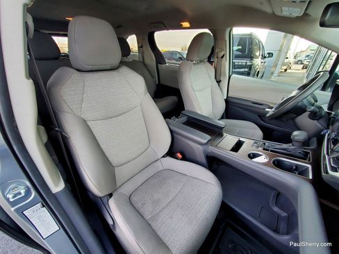 Used 2024 Toyota Sienna LE FWD image 37