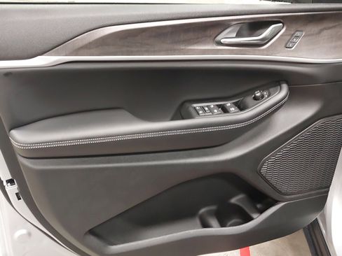 New 2025 Jeep Grand Cherokee L Limited w/ Trailer Tow Package image 24