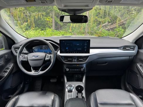 Used 2024 Ford Escape Platinum AWD/4WD image 2