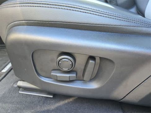 Used 2025 Land Rover Range Rover Evoque Dynamic SE image 16