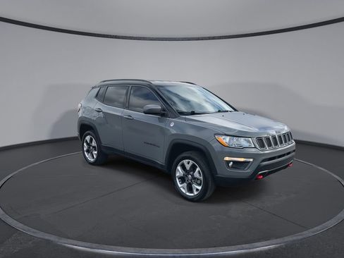 Used 2020 Jeep Compass Trailhawk image 2