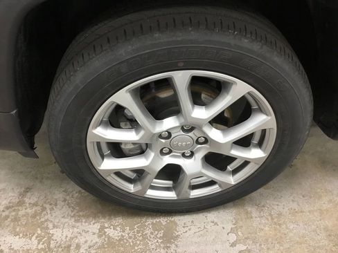 Used 2022 Jeep Compass Latitude AWD/4WD image 5