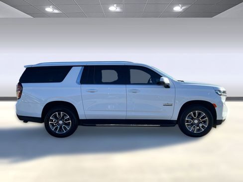 Certified 2023 Chevrolet Suburban LT w/ LT Signature Plus Package image 7