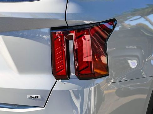 New 2025 Kia Sorento S image 10