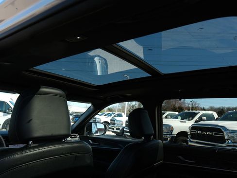 Used 2024 Jeep Grand Cherokee L Limited w/ Luxury Tech Group II AWD/4WD image 31