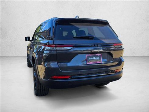 New 2025 Jeep Grand Cherokee Altitude image 9