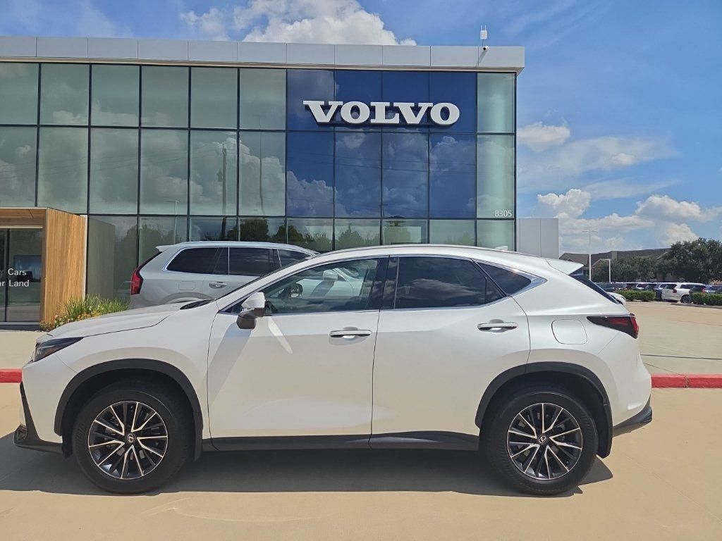 Used 2024 Lexus NX 250 FWD image 3
