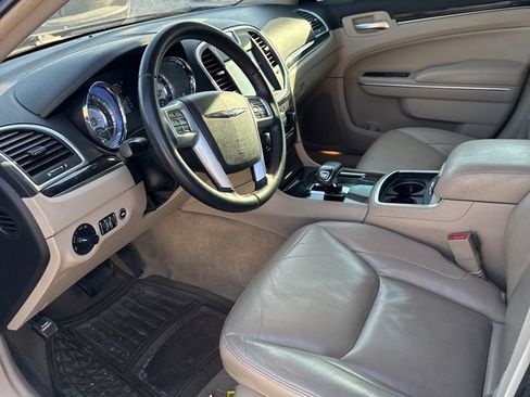 Used 2013 Chrysler 300 image 5