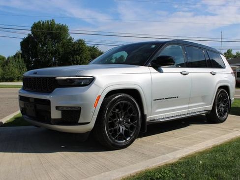 Used 2024 Jeep Grand Cherokee L Summit AWD/4WD image 9