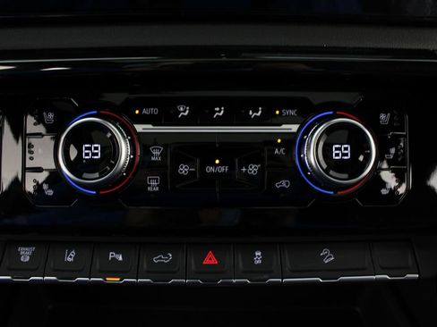 New 2026 GMC Sierra 2500 AT4 w/ AT4 Premium Plus Package AWD/4WD image 8
