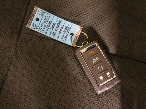 New 2025 Jeep Grand Cherokee Altitude image 40