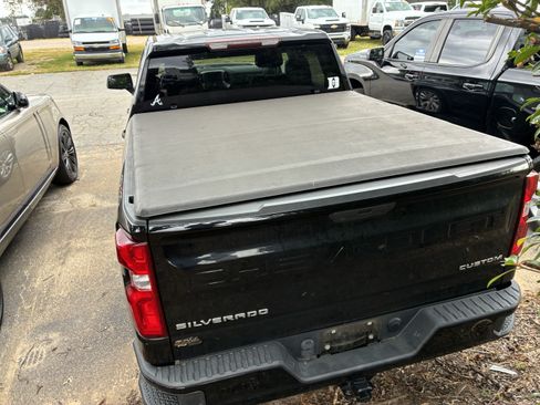 Used 2020 Chevrolet Silverado 1500 Custom w/ Custom Value Package AWD/4WD image 7