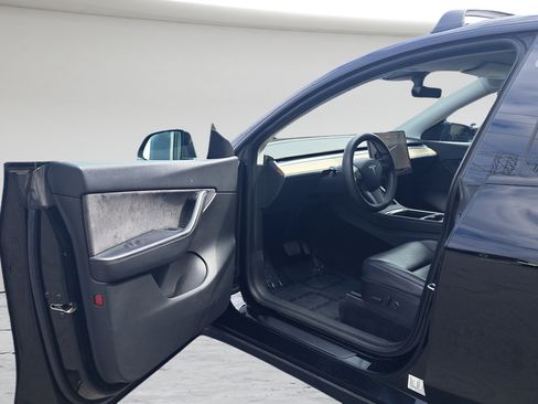 Used 2021 Tesla Model Y Long Range AWD/4WD image 9
