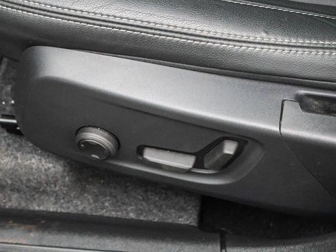 Certified 2025 Volvo XC40 B5 Core w/ Protection Package Premier image 28