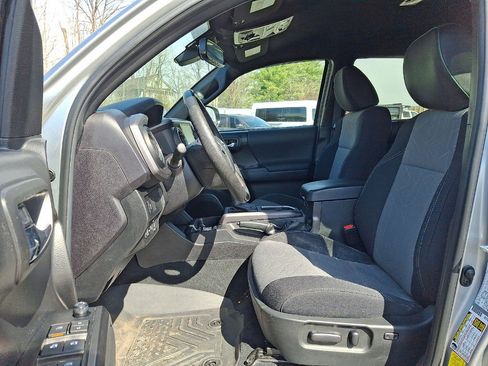 Used 2023 Toyota Tacoma TRD Off-Road image 17