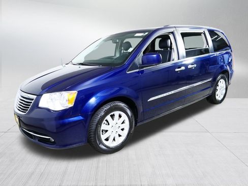 Used 2015 Chrysler Town & Country Touring w/ Driver Convenience Group FWD image 3