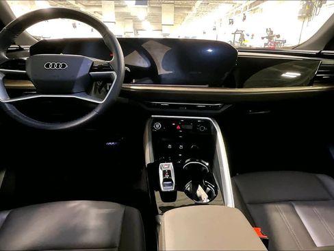 Used 2025 Audi Q5 Premium w/ Convenience Package image 16