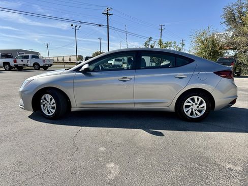 Used 2020 Hyundai Elantra SE image 2