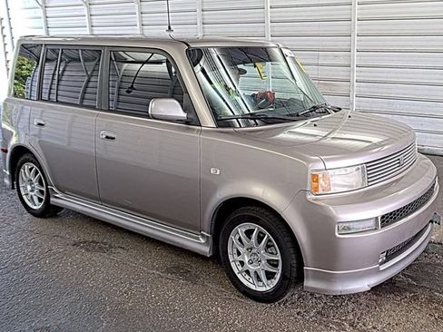 Used 2005 Scion xB FWD image 2
