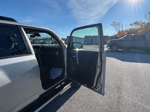 Used 2022 Toyota 4Runner SR5 Premium image 44