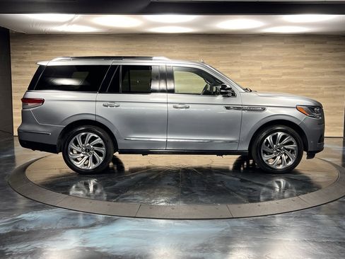 Used 2023 Lincoln Navigator Reserve image 39