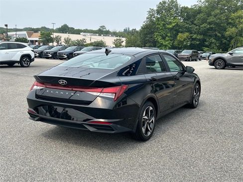 Used 2023 Hyundai Elantra SEL w/ Convenience Package image 3