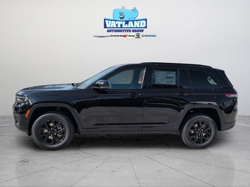 New 2025 Jeep Grand Cherokee Altitude image 4