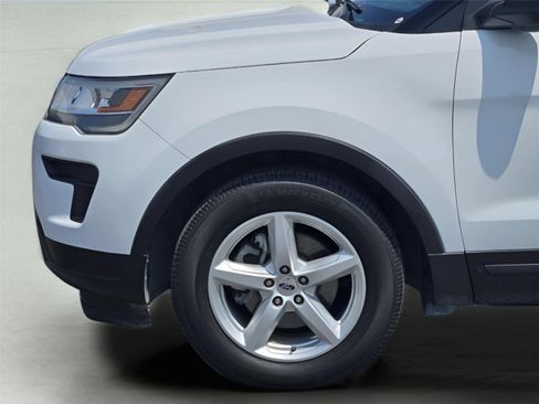 Certified 2019 Ford Explorer FWD image 9