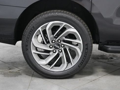 New 2027 Lincoln Navigator L Premier RWD image 15