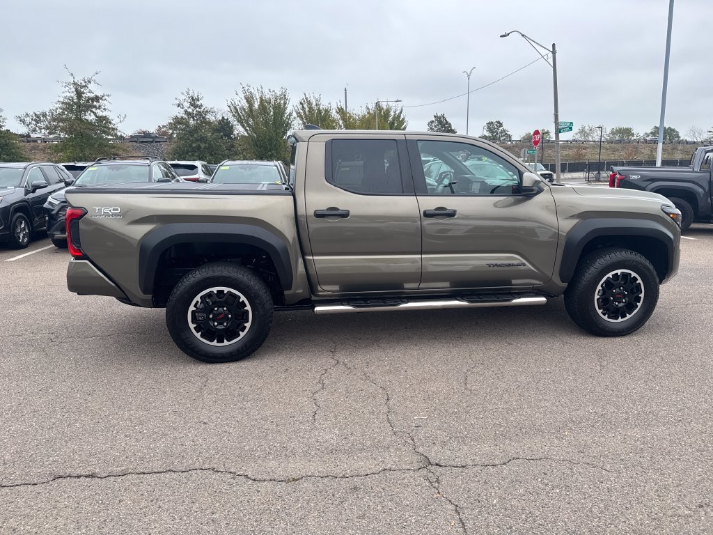 Used 2025 Toyota Tacoma TRD Off-Road AWD/4WD image 9