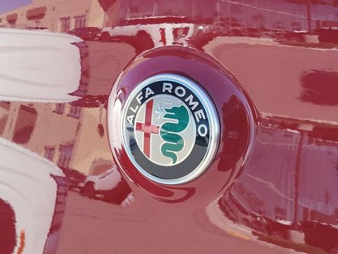 Used 2019 Alfa Romeo Stelvio image 23