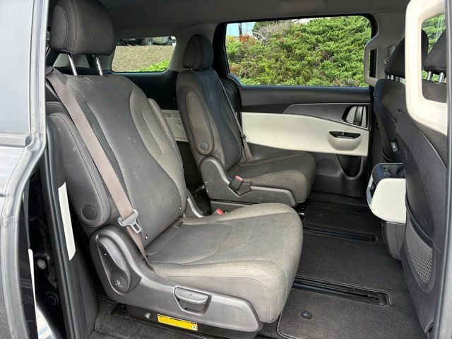 Used 2023 Kia Carnival LX FWD image 19